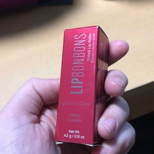 Younique lip bon bon